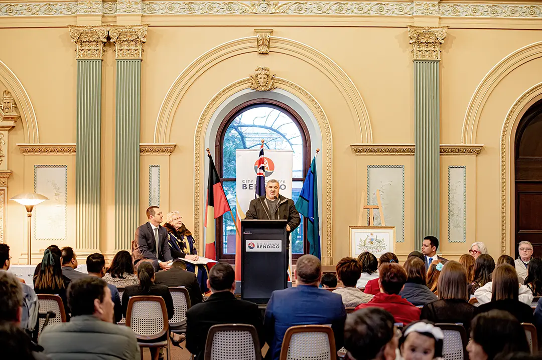 aboriginal holding welcome to country bendigo town hall